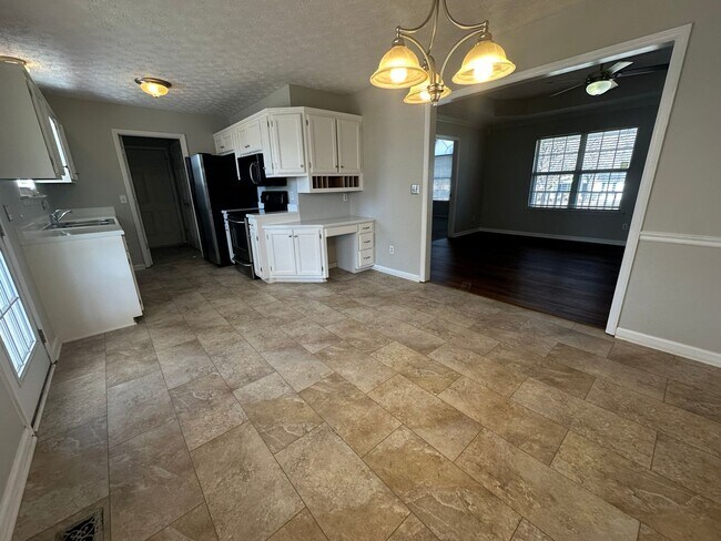 Building Photo - 2302 Medford Campbell Blvd