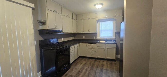 Building Photo - 1590 W. Waggoner-- 2 bed, 1 bath