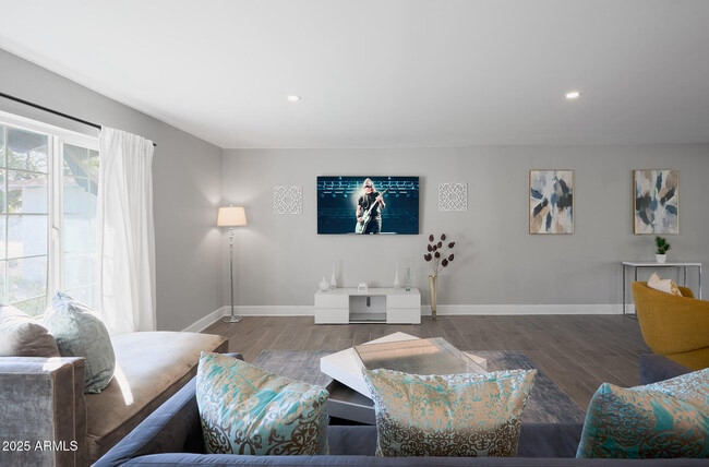 Building Photo - 8620 E Plaza Ave