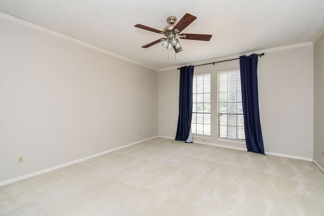 Building Photo - 127 Rush Haven Dr