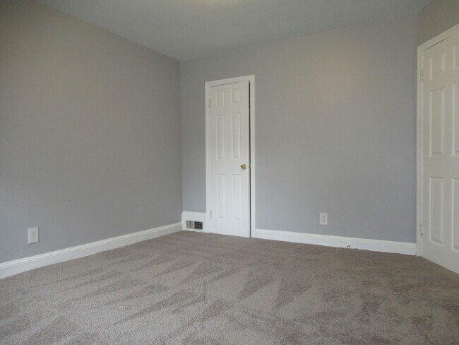 Building Photo - Charming 3 Bedroom/1 Bathroom Townhome with Finished Basement in New Northwood, MD!