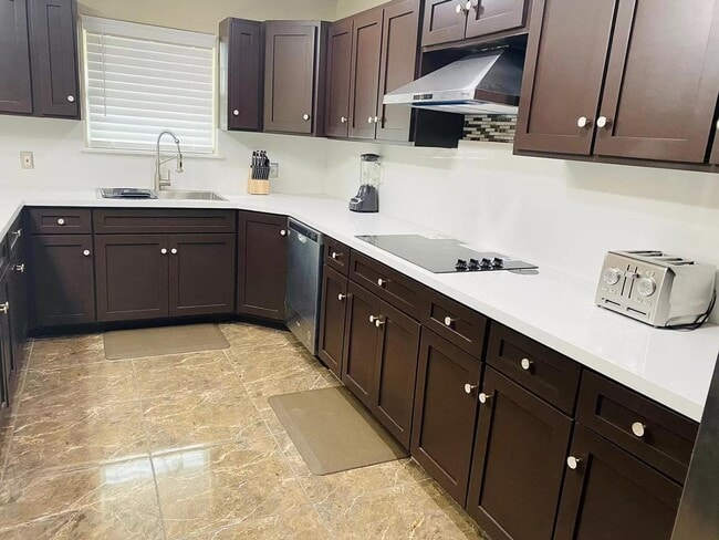 Building Photo - 183 Kleberg Ave