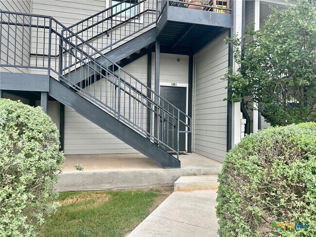Building Photo - 311 Craddock Ave