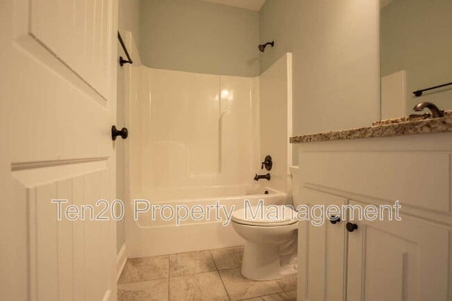 Building Photo - 7 Vineyard Dr