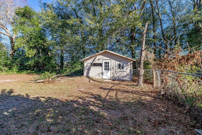 Building Photo - Brick Home For Rent in Goldsboro! 3 Bedroo...