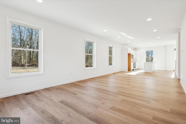 Building Photo - 152 SILVERSMITH Rd