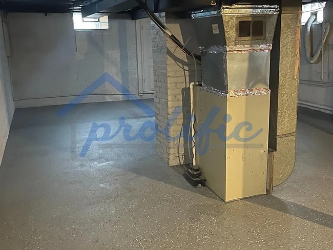 Building Photo - 712 W 19th Ave