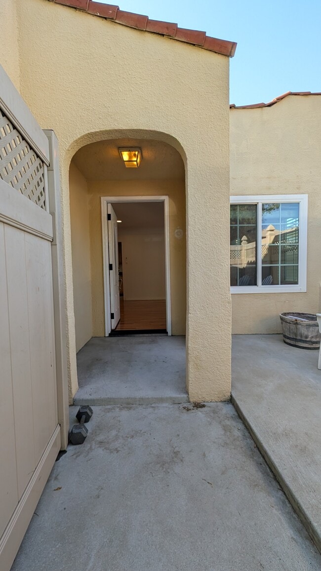 Building Photo - 1203 N Kenilworth Ave