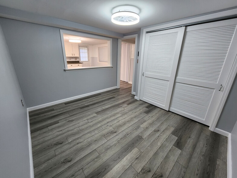 Building Photo - 216 5th St