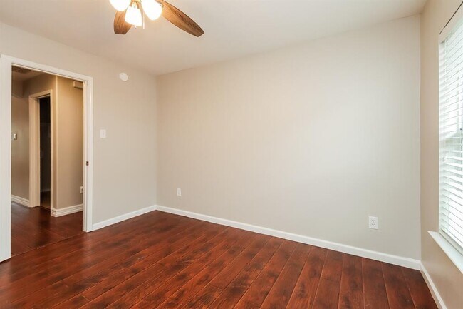 Building Photo - 5018 Creekbridge Ct