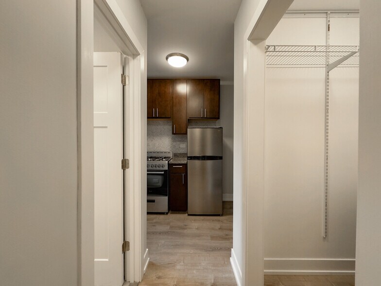 Building Photo - 459 W Belden Ave