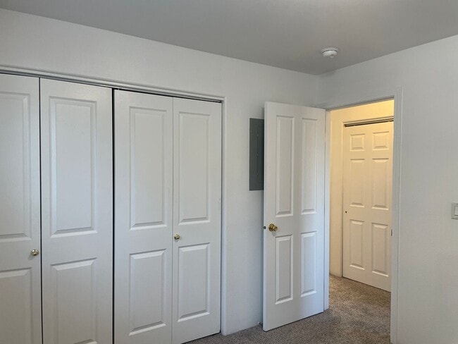 Building Photo - Nice 3 Bedroom 2 Bathroom Downstairs Apart...