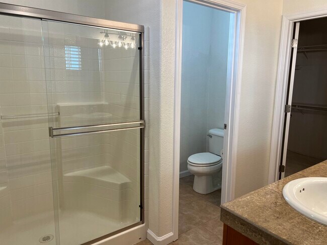 Building Photo - 1112 Park W Dr