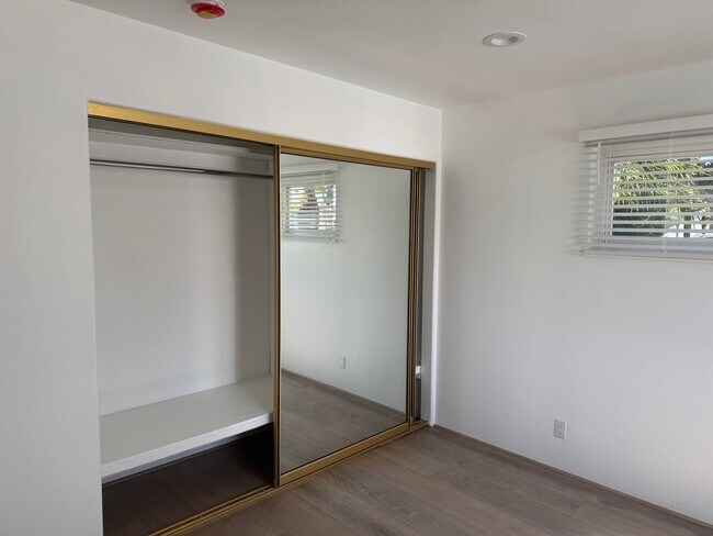 Building Photo - 2528 Bowdoin Pl