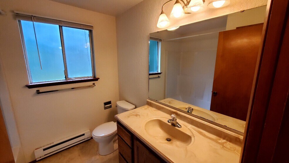 Building Photo - 821 Kaiser Rd NW