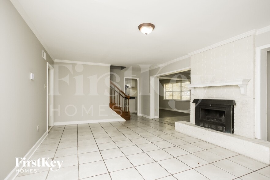 Building Photo - 3347 Bluemont Dr