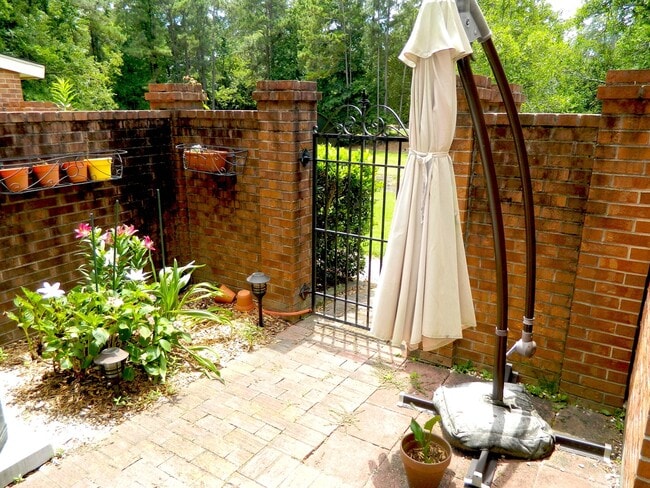 Building Photo - 407 Folkstone Cir