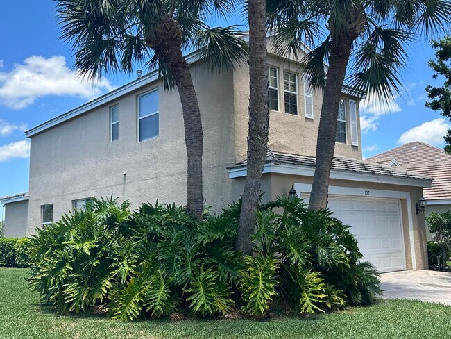 Building Photo - 127 Lancaster Way