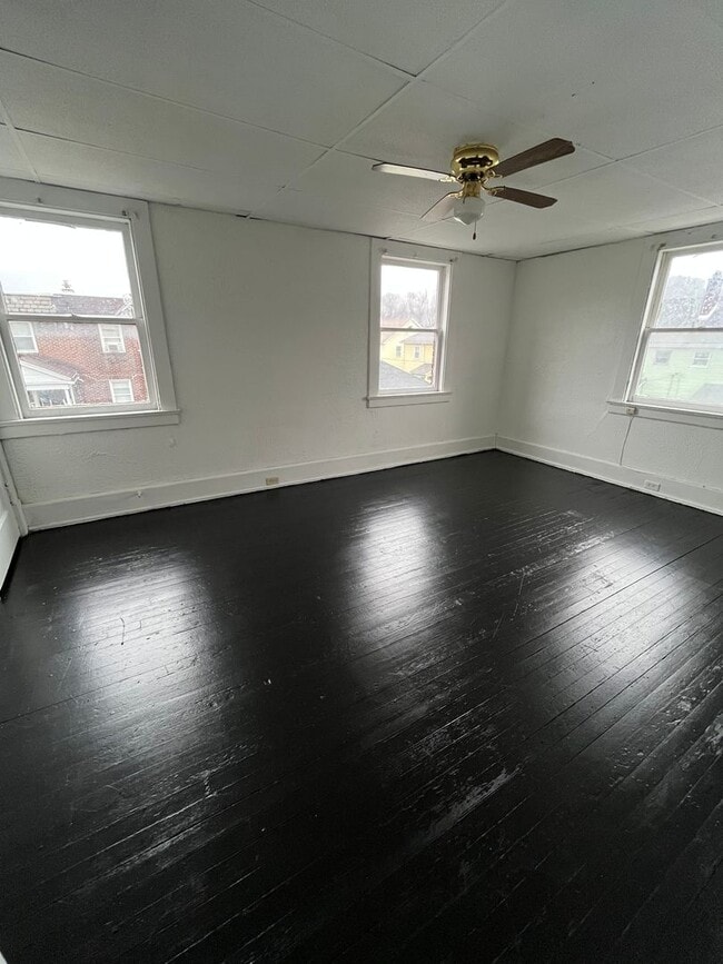 Building Photo - Two Bedroom Townhouse