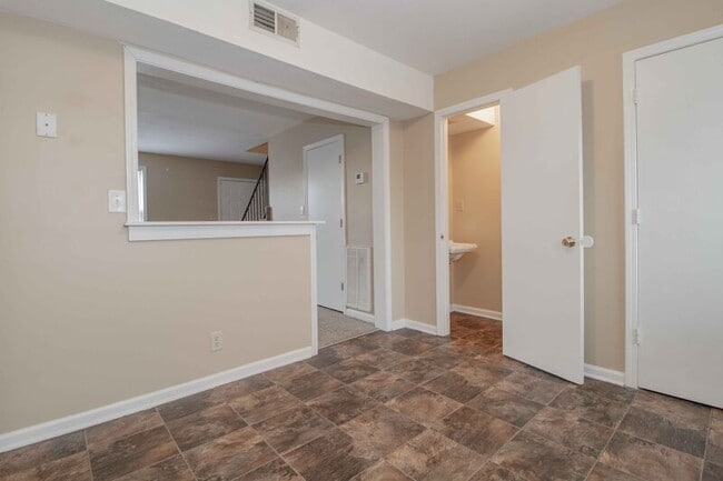 Building Photo - 363 Peabody Dr