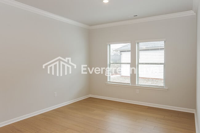 Building Photo - 303 Pond Spg Dr