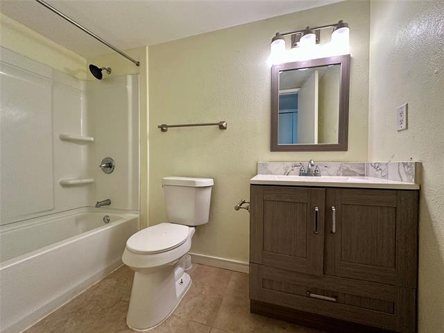 Building Photo - 570 Windsor Pl