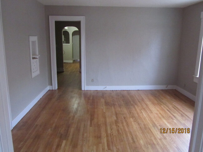 Building Photo - Nice Duplex for Rent close to Midtown - Pl...