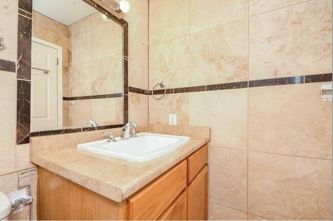 Building Photo - 7233 Beechnut St