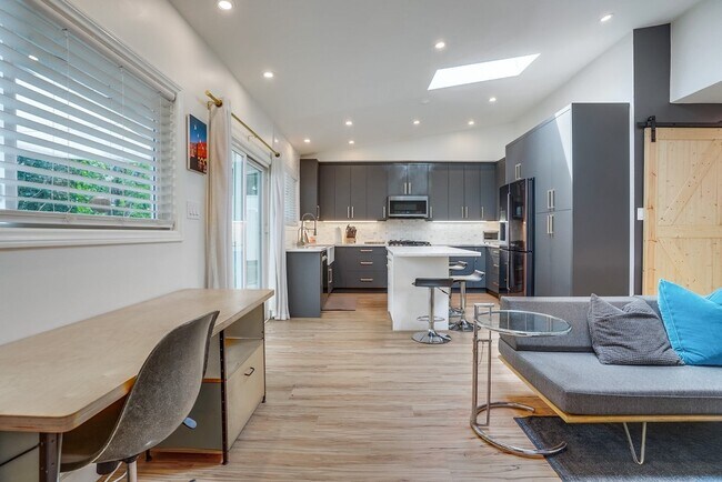 Building Photo - 12042 Sylvester St