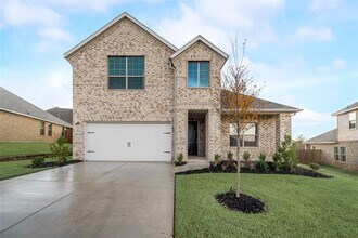 Building Photo - 568 La Grange Dr