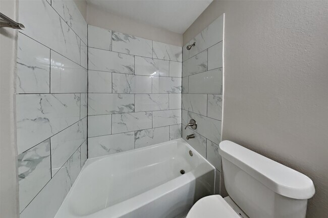 Building Photo - 7203 Towering Pine Ln