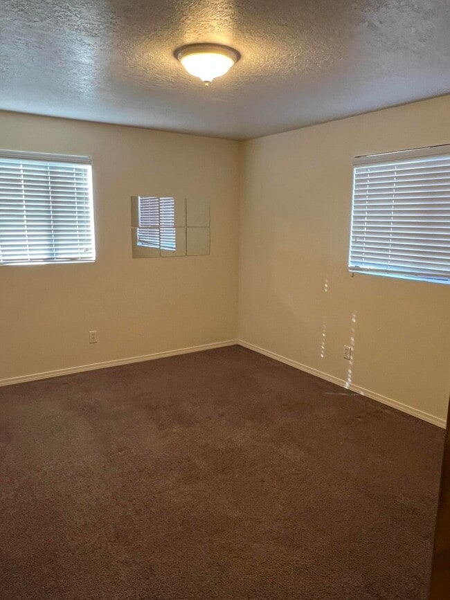 Building Photo - 8902 Aztec Rd NE