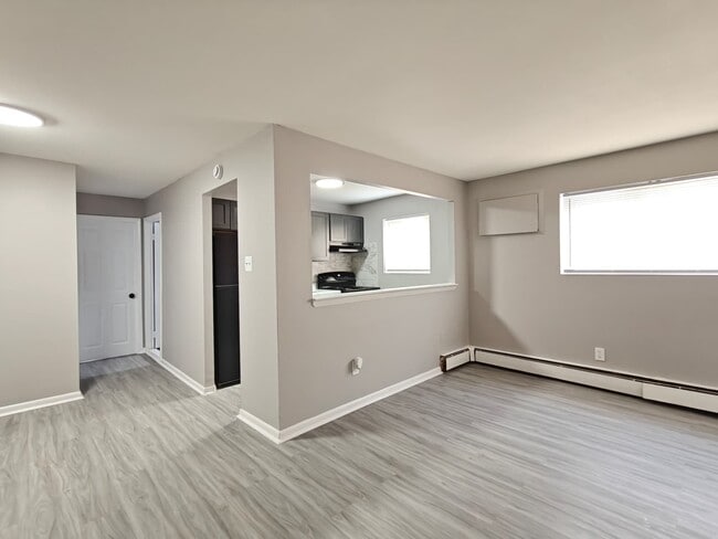 Building Photo - 308 Main St