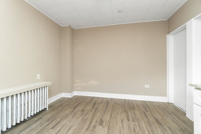 Building Photo - 458 Main St