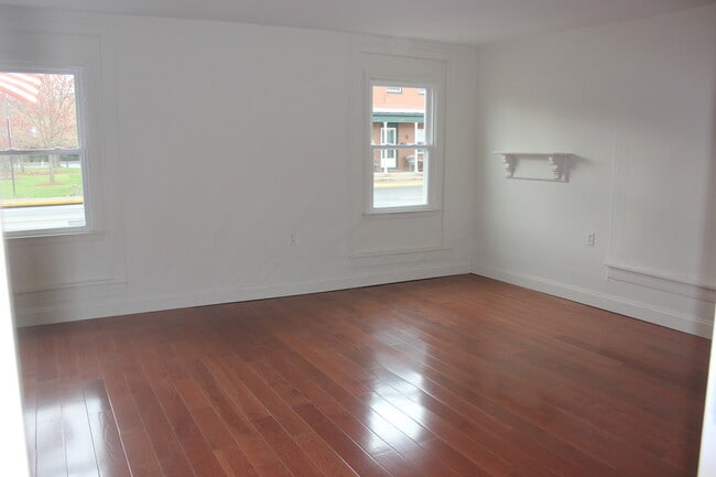 Building Photo - 218 S Main St