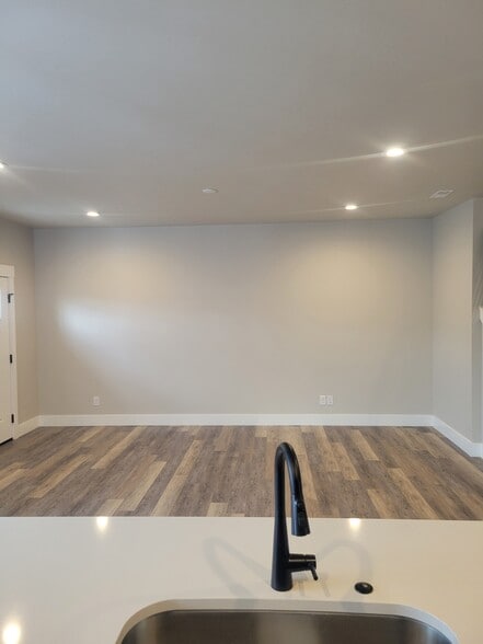 Building Photo - 2913 Sunburst Dr