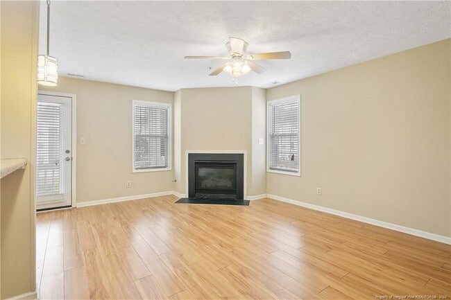 Building Photo - 283 Waterdown Dr