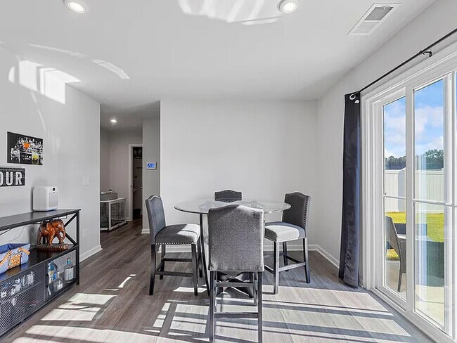 Building Photo - Lease OR Lease to Own