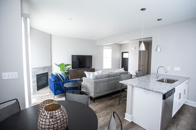 Building Photo - Spruce | Three Bedroom - Exterior Walkout