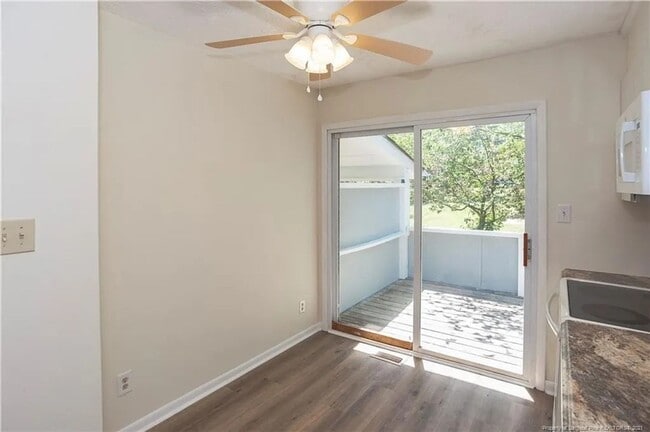 Building Photo - 2012 Lakemeadow Dr
