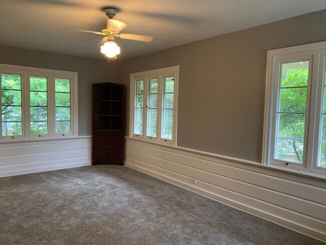 Building Photo - 910 Nacogdoches Rd