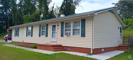 Building Photo - Christiansburg, 3 Bed / 1 Bath, Available ...