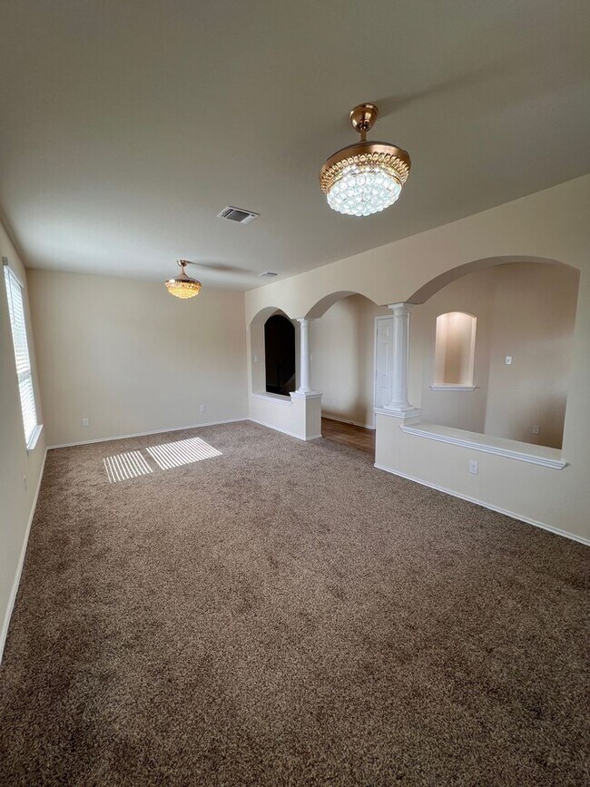 Building Photo - Spacious 5-Bedroom Harker Heights Home with 3 Living Areas & 3-Car Garage