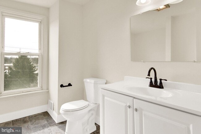 Building Photo - 3 Bedroom North Steelton