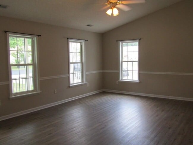 Building Photo - 2208 Seaford Dr