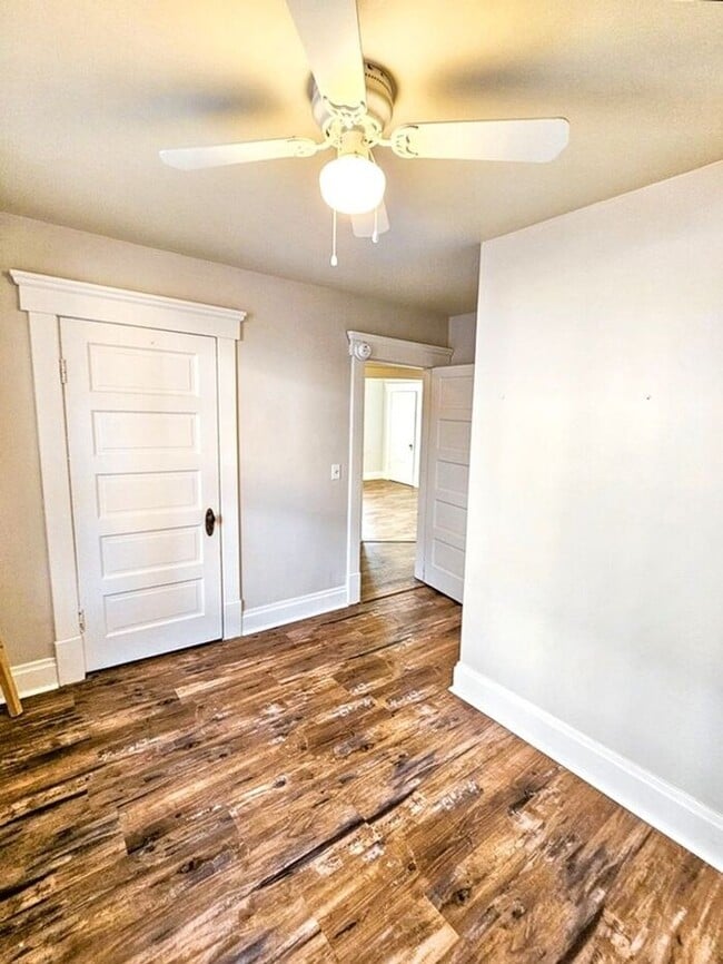 Building Photo - Spacious 3-Bedroom 1 Bathroom Apartment Ne...