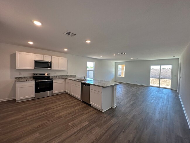 Building Photo - Beautiful New 2024 Construction 3 Bedroom ...