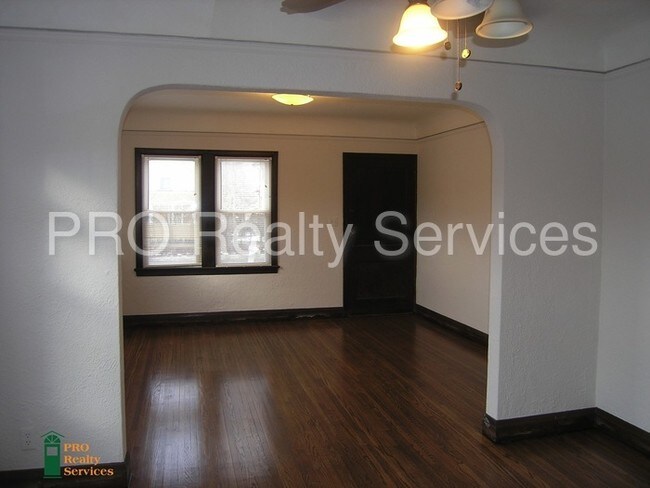 Building Photo - 2213 University Ave NE