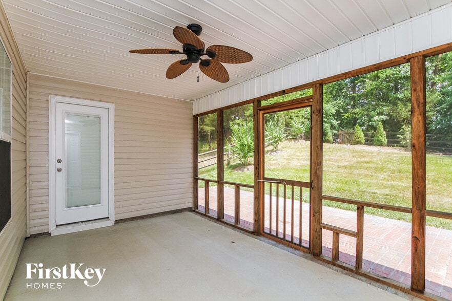 Building Photo - 1918 Sugarbush Dr