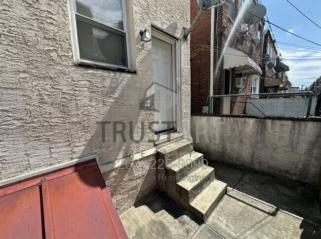 Building Photo - 2202 S Woodstock St